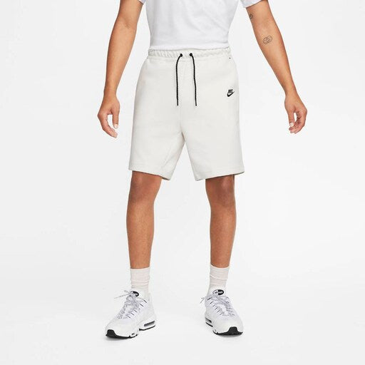 NIKE - Tech Fleece hvit shorts