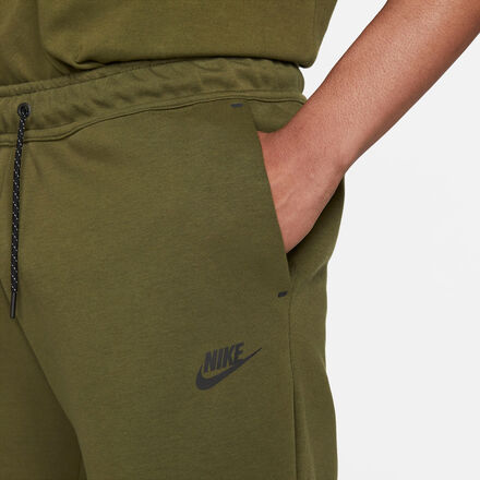 NIKE - Tech Fleece grønn shorts